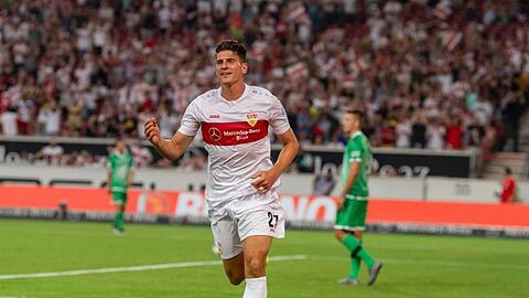 Ex-Nationalspieler Mario Gomez feiert sein Tor zum 1:0 gegen Hannover.