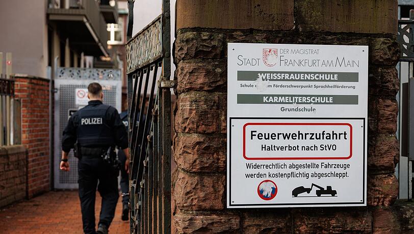 Die Polizei hat das Schulgel&auml;nde mehrfach durchsucht.