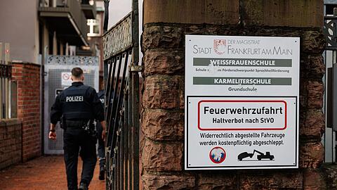 Die Polizei hat das Schulgel&auml;nde mehrfach durchsucht.