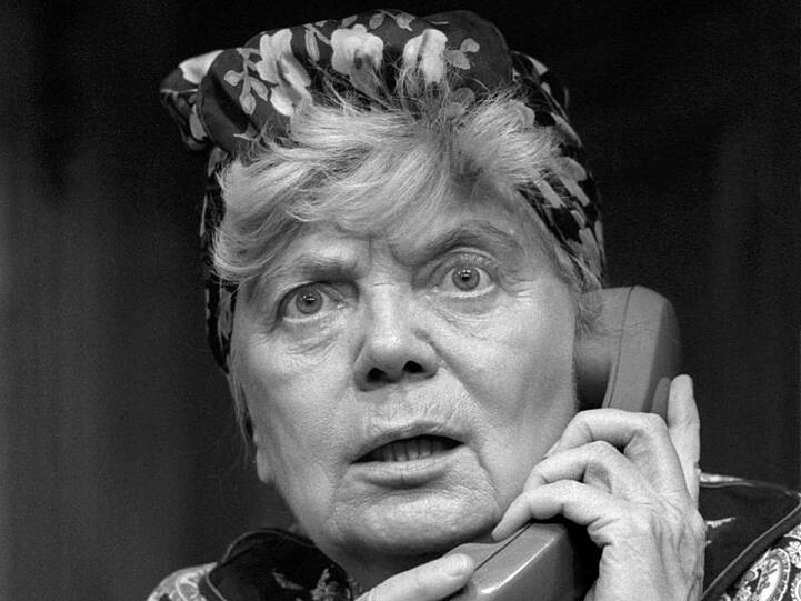 Heidi Kabel in dem Stück "Froo Pieper levt gefährlich".