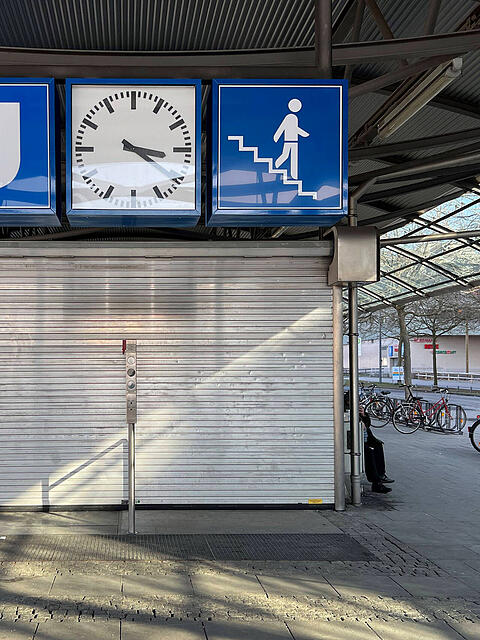 Im Rahmen einer unmittelbar eingeleiteten Fahndung griff die Polizei alle f&uuml;nf Beteiligten in der N&auml;he des U-Bahnhofs Messestadt Ost auf. (Symbolbild)