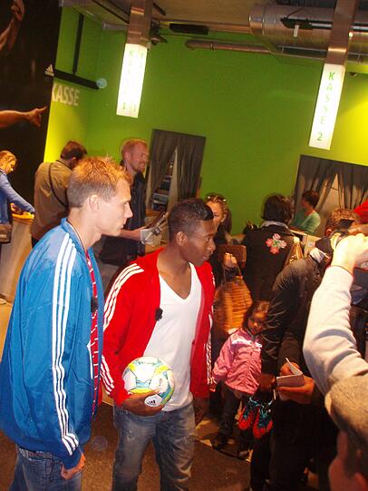 David Alaba und Holger Badstuber machen bei einem Videodreh München unsicher.