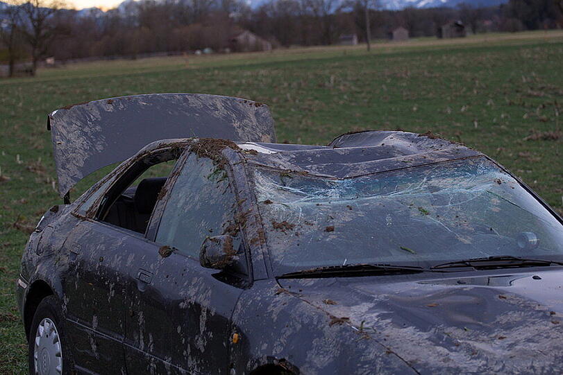 Bei Sillersdorf hat sich ein betrunkener Mann mit seinem Audi überschlagen. Die Bilder von der Unfallstelle.