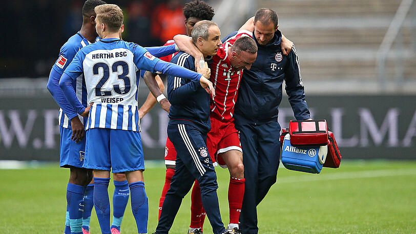 Franck Ribéry: Wegen eines Außenbandrisses im Knie kann der Franzose in diesem Jahr womöglich gar nicht mehr spielen. Coach Jupp Heynckes merkte zuletzt süffisant an, wie sehr der 34-Jährige heutzutage den Fitnessraum liebe. Muss er wohl auch, schließlich will er sich für einen neuen Vertrag anbieten.