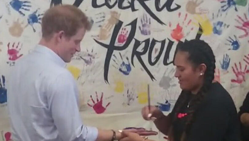 Ein bunter Hund hinterlässt Eindruck: Prinz Harry in Auckland Ein bunter Hund hinterlässt Eindruck: Prinz Harry in Auckland