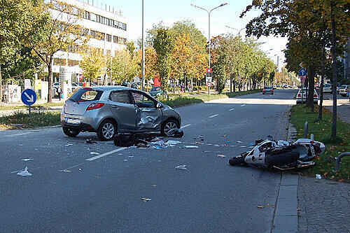 Der Motorradfahrer überlebte den Unfall am Frankfurter Ring nicht.