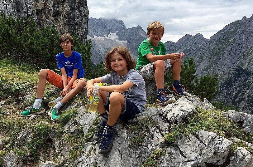 Der perfekte Rastplatz: Hupfleitenjoch mit Blick auf die Zugspitze.