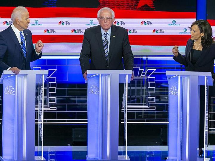 Die demokratischen Präsidentschaftsbewerber Kamala Harris (l-r), Bernie Sanders und Joe Biden liefern sich einen dramatischen Schlagabtausch.