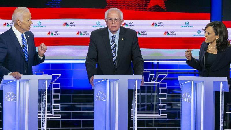 Die demokratischen Präsidentschaftsbewerber Kamala Harris (l-r), Bernie Sanders und Joe Biden liefern sich einen dramatischen Schlagabtausch. Die demokratischen Präsidentschaftsbewerber Kamala Harris (l-r), Bernie Sanders und Joe Biden liefern sich einen dramatischen Schlagabtausch.