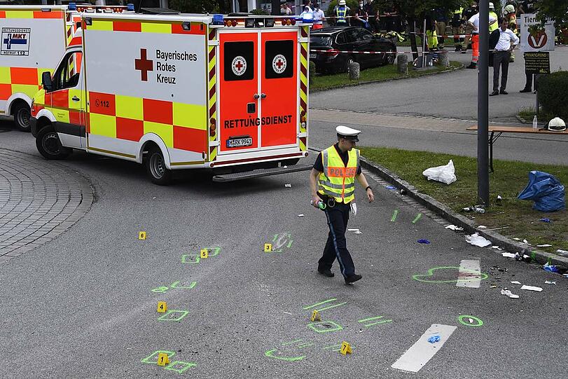 Mindestens sechs Personen wurden schwer verletzt.