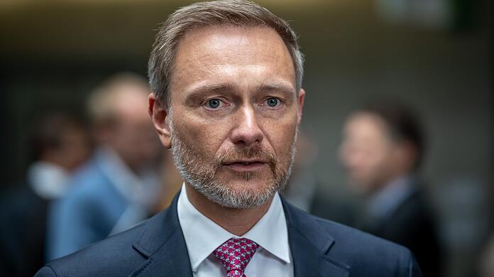 Christian Lindner (44) ist Bundesvorsitzender der FDP und seit 2021 Bundesfinanzminister.