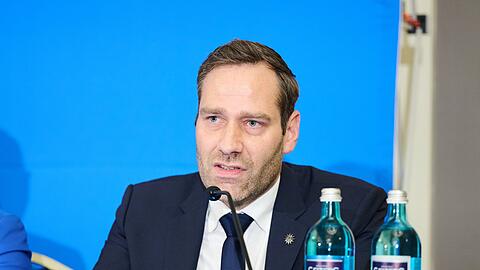 Der Bundesvorsitzende der Gewerkschaft der Polizei (GdP), Jochen Kopelke, sagt, die GdP sei die "ideologische Debatte" &uuml;ber den Taser langsam leid. (Archivfoto)