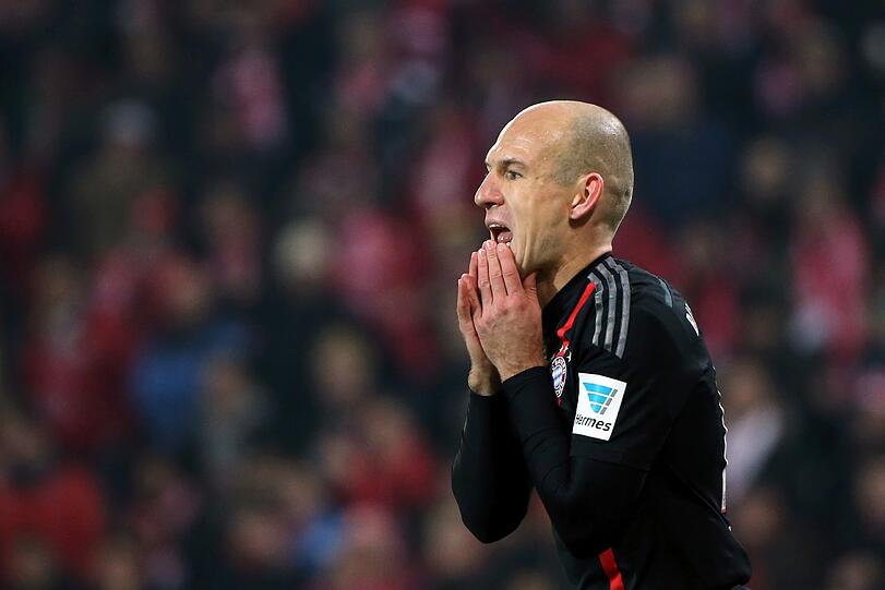 ARJEN ROBBEN: NOTE 3.
Versuchte, die linke Abwehrseite der Mainzer aufzureißen. In Halbzeit  
eins glücklos. War er für Soto eingeteilt und ließ ihn vorm 1:1  
laufen? Erhöhte gegen Ende nochmal das Tempo.