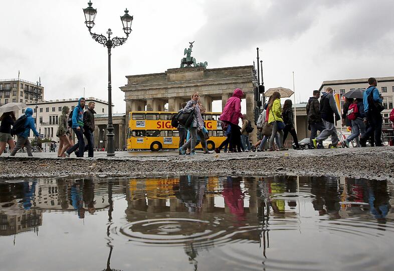 Berlin wartet gespannt auf die Ankunft von Queen Elizabeth II. Die Bilder.