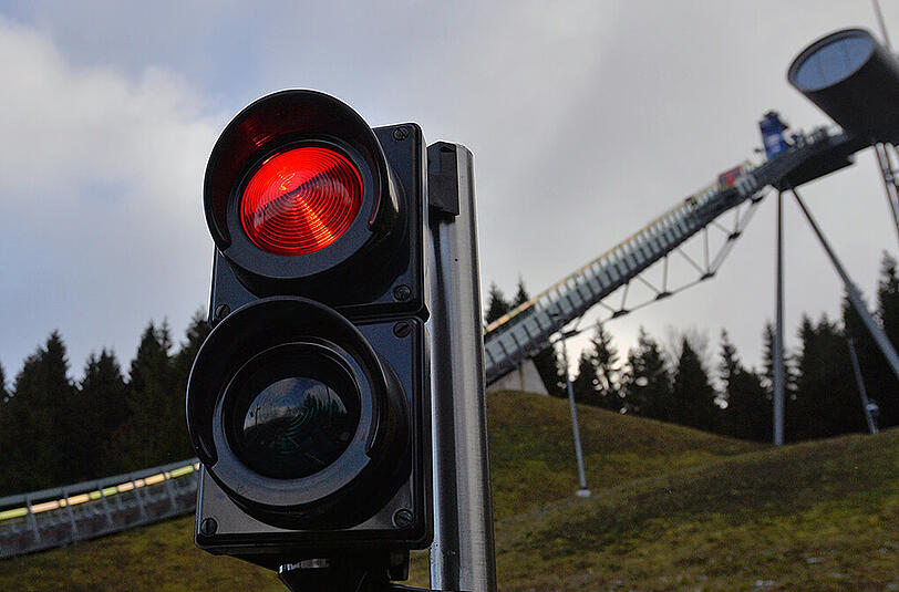 Der Weltcup-Auftakt der Skispringer in Klingenthal hat bereits einen überarbeiteten Zeitplan.