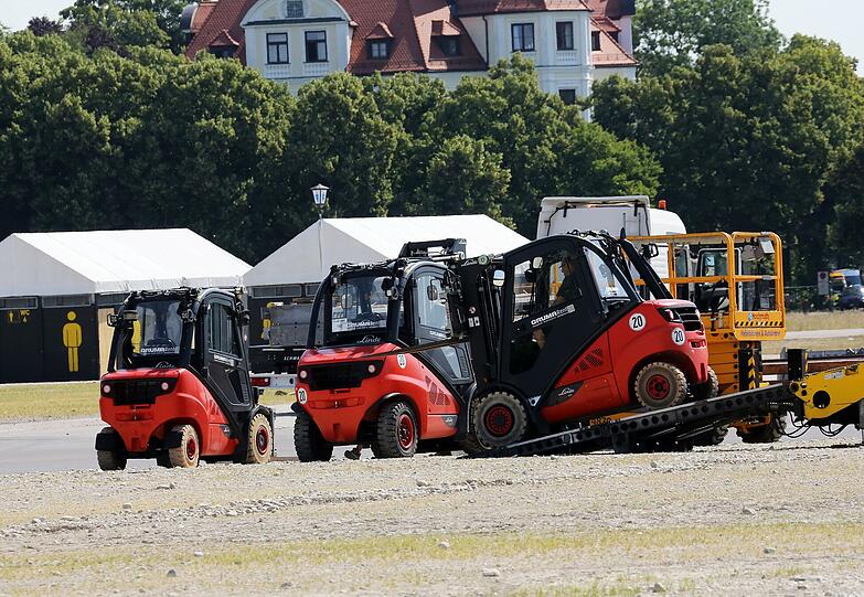 ...und Gabelstapler werden in den nächsten Wochen über die Theresienwiese rollen.
