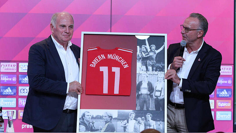 Karl-Heinz Rummenigge (r.) überraschte Uli Hoeneß. Karl-Heinz Rummenigge (r.) überraschte Uli Hoeneß.