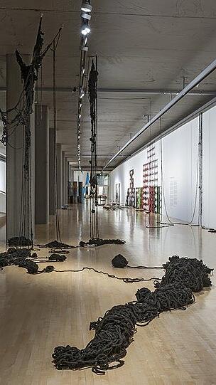 Sheela Gowdas Installation im Kunstbau.