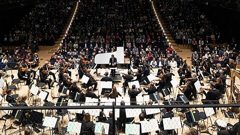 Bitte mehr mit diesem Dirigenten: der fabelhafte James Gaffigan und der Pianist Seong-Jin Cho.