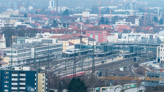 Der Hauptbahnhof in Regensburg (Bayern), aufgenommen am 21.01.2014.