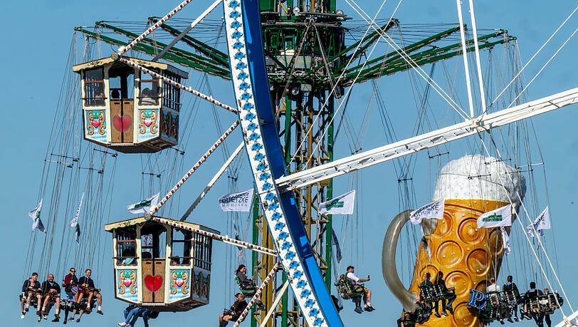 Hoch hinaus ging es für viele der Wiesn-Besucher.