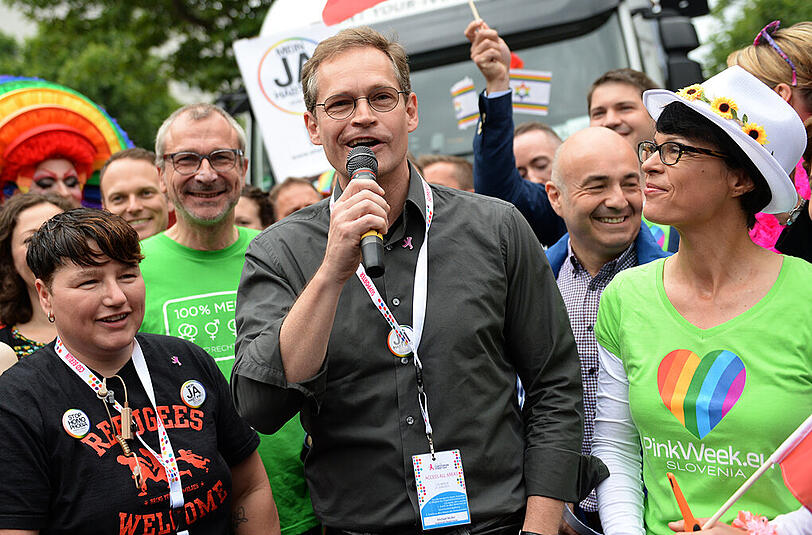 Müller spricht beim Auftakt des Christopher Street Day.