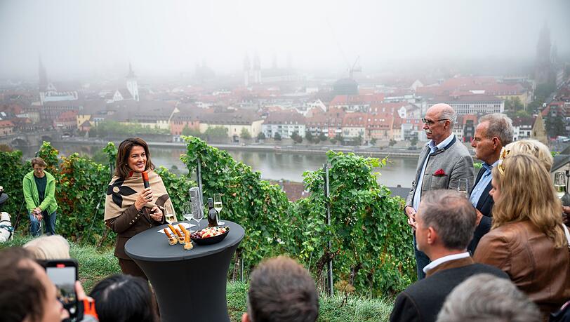 Zwischen Reben in Würzburg wurde die fränkische Weinlese offiziell eröffnet. Zwischen Reben in Würzburg wurde die fränkische Weinlese offiziell eröffnet.