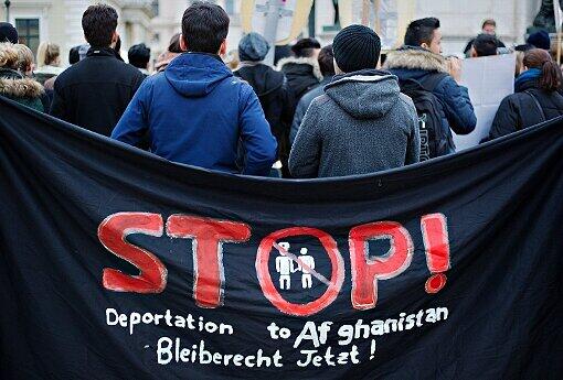Keine Abschiebungen nach Afghanistan forderten Demonstranten in München. (Archivbild)