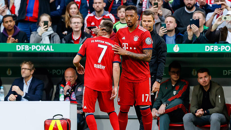 FRANCK RIBÉRY, NOTE 4: War das "Opfer" von Süles Roter Karte. Musste nach 24 Minuten vom Feld, weil Trainer Kovac Boateng für die Viererkette brachte. Schüttelte den Kopf, trottete langsam zur Seitenlinie, wurde von Rafinha getröstet. Dann akzeptierte er jedoch Kovacs Worte, klatschte sogar ab. Zuvor im Spiel ohne nennenswerte Offensivaktion.