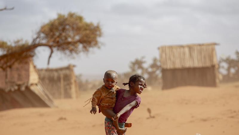 Kinder im Süden Madagaskars. Auf dem vor Afrikas Ostküste gelgenen Inselstaat gefährdet die schlimmste Dürre seit 40 Jahren das Leben hunderttausender Menschen.