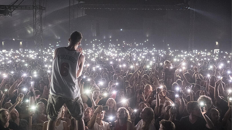 Mehr Stimmung und Atmosphäre geht nicht: die Tollwood Musik-Arena.