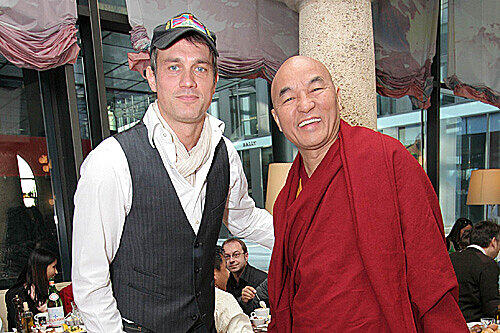 Ralf Bauer und tibetischer Mönch Wangchen-Lama.