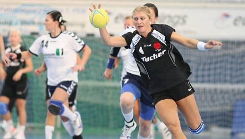 Nach über zwei Jahren wieder für die Club-Handballerinas im Einsatz – und gleich fünf Mal erfolgreich: Agnieszka Tobiasz (am Ball). Nach über zwei Jahren wieder für die Club-Handballerinas im Einsatz – und gleich fünf Mal erfolgreich: Agnieszka Tobiasz (am Ball).