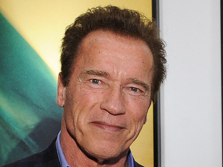 Arnold Schwarzenegger: Wer könnte diesem charmanten Lächeln keinen Drink ausgeben?