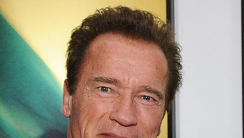 Arnold Schwarzenegger: Wer könnte diesem charmanten Lächeln keinen Drink ausgeben? Arnold Schwarzenegger: Wer könnte diesem charmanten Lächeln keinen Drink ausgeben?