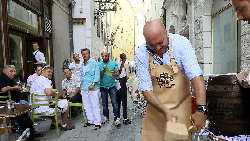 Kleines Jubiläum: Die Brasserie L'Atelier feiert fünfjähriges Bestehen. Münchner Promis feierten mit Inhaber Thierry Leoncelli. Die Bilder Kleines Jubiläum: Die Brasserie L'Atelier feiert fünfjähriges Bestehen. Münchner Promis feierten mit Inhaber Thierry Leoncelli. Die Bilder