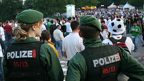 Deutsche Polizisten während der Fußball-WM 2006 Deutsche Polizisten während der Fußball-WM 2006
