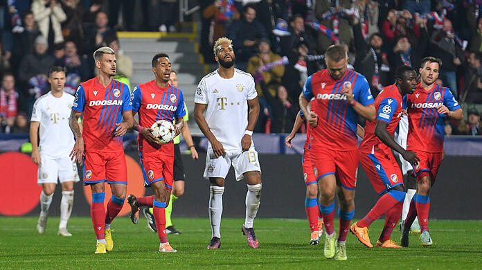 Wieder gab es ein Gegentor. Eric Maxim Choupo-Moting ist genervt.