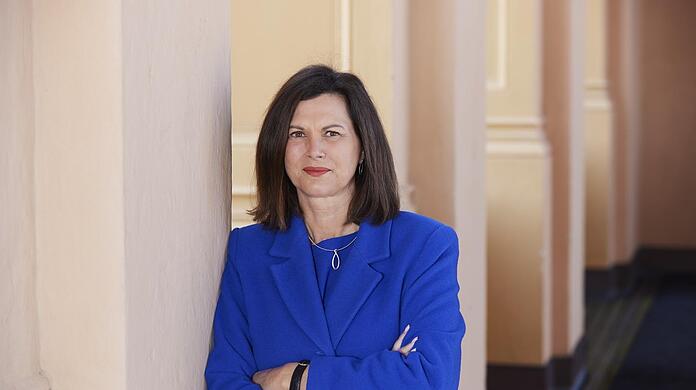 "Wenn man Artikel 1 des Grundgesetzes nicht schon hätte, müsste man ihn gerade jetzt erfinden", sagt Ilse Aigner im Gespräch mit der AZ.