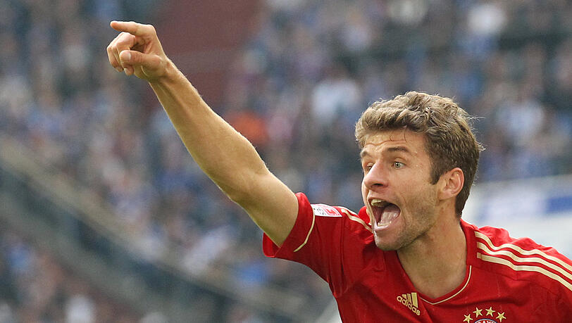 Am Donnerstag absolvierte Thomas Müller unter Anleitung von Fitnesscoach Andreas Kornmayer ein leichtes Lauf- und Balltraining. Am Donnerstag absolvierte Thomas Müller unter Anleitung von Fitnesscoach Andreas Kornmayer ein leichtes Lauf- und Balltraining.