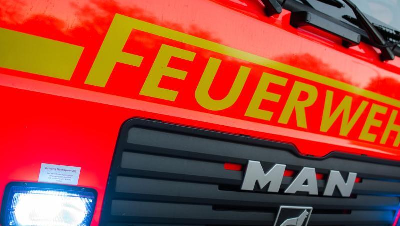 Ein Löschfahrzeug der Feuerwehr. Foto: Daniel Bockwoldt/dpa/Archivbild