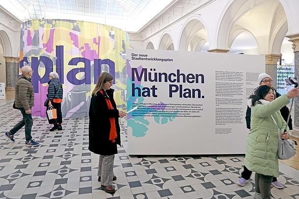 Bis 12. März ist die Ausstellung in der Rathausgalerie zu sehen. Bis 12. März ist die Ausstellung in der Rathausgalerie zu sehen.
