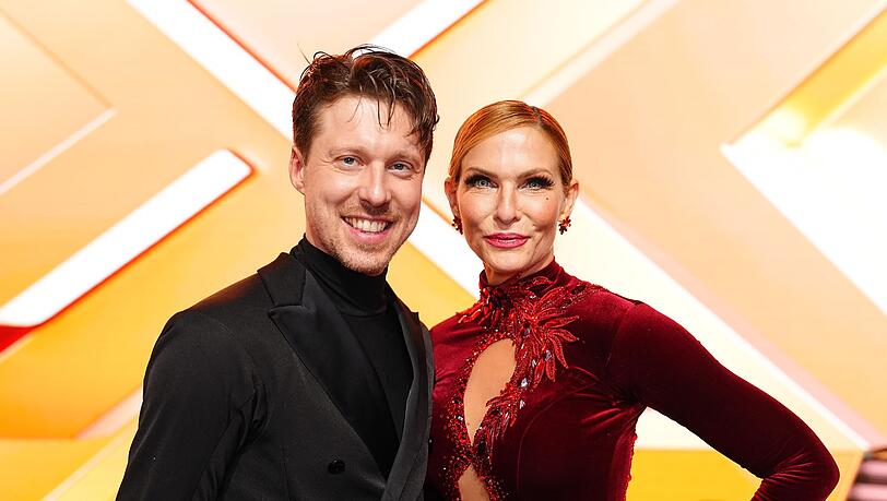 Der erste Show-Rauswurf der Zuschauer trifft Moderatorin Sonya Kraus und ihren Tanzpartner Valentin Lusin