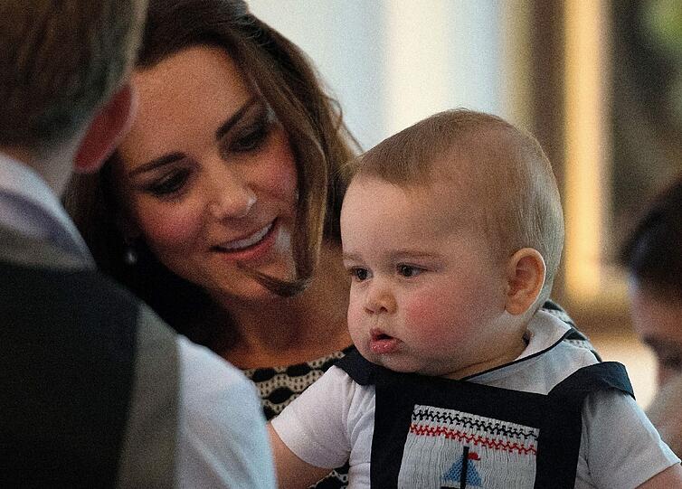 Royal Baby in der Krabbelgruppe. Der kleine Prinz schien sichtlich Spaß zu haben. Die süßen Fotos von der Krabbel-Party.