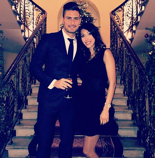 Arsenal London: Stürmer Olivier Giroud ist seit 2011 mit seiner Jennifer verheiratet.