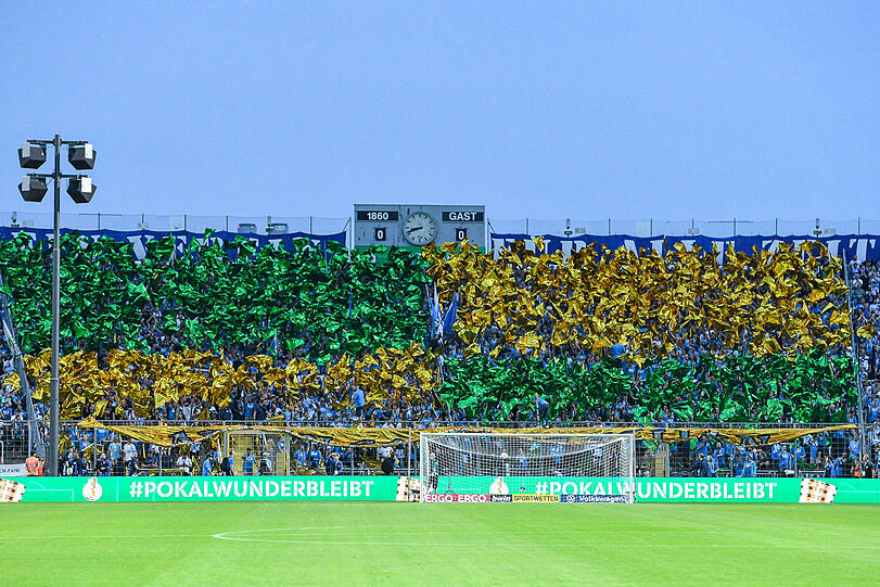 Die Löwen-Choreo vor dem Anpfiff.