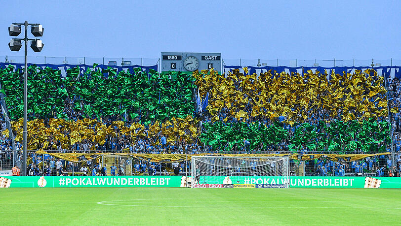 Die Löwen-Choreo vor dem Anpfiff. Die Löwen-Choreo vor dem Anpfiff.