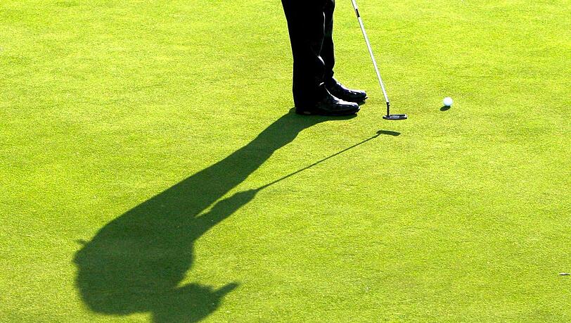 Golf ist ein Genuss für Körper und Geist. Auch als Anfänger können Sie sich der Annehmlichkeiten erfreuen – und das auch noch günstig. Golf ist ein Genuss für Körper und Geist. Auch als Anfänger können Sie sich der Annehmlichkeiten erfreuen – und das auch noch günstig.