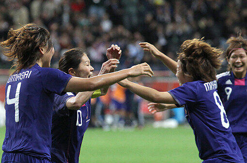 Japans Spielerinnen jubeln. Sie sind Weltmeister