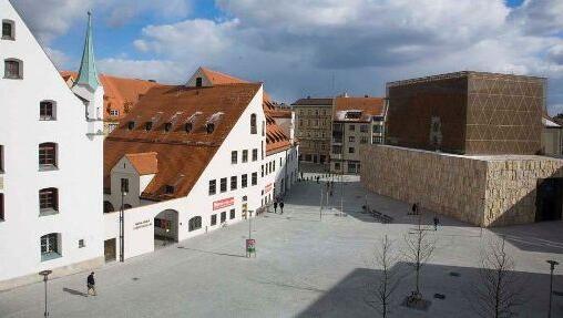 Lion Feuchtwangers Leben ist Thema im Stadtarchiv. Lion Feuchtwangers Leben ist Thema im Stadtarchiv.